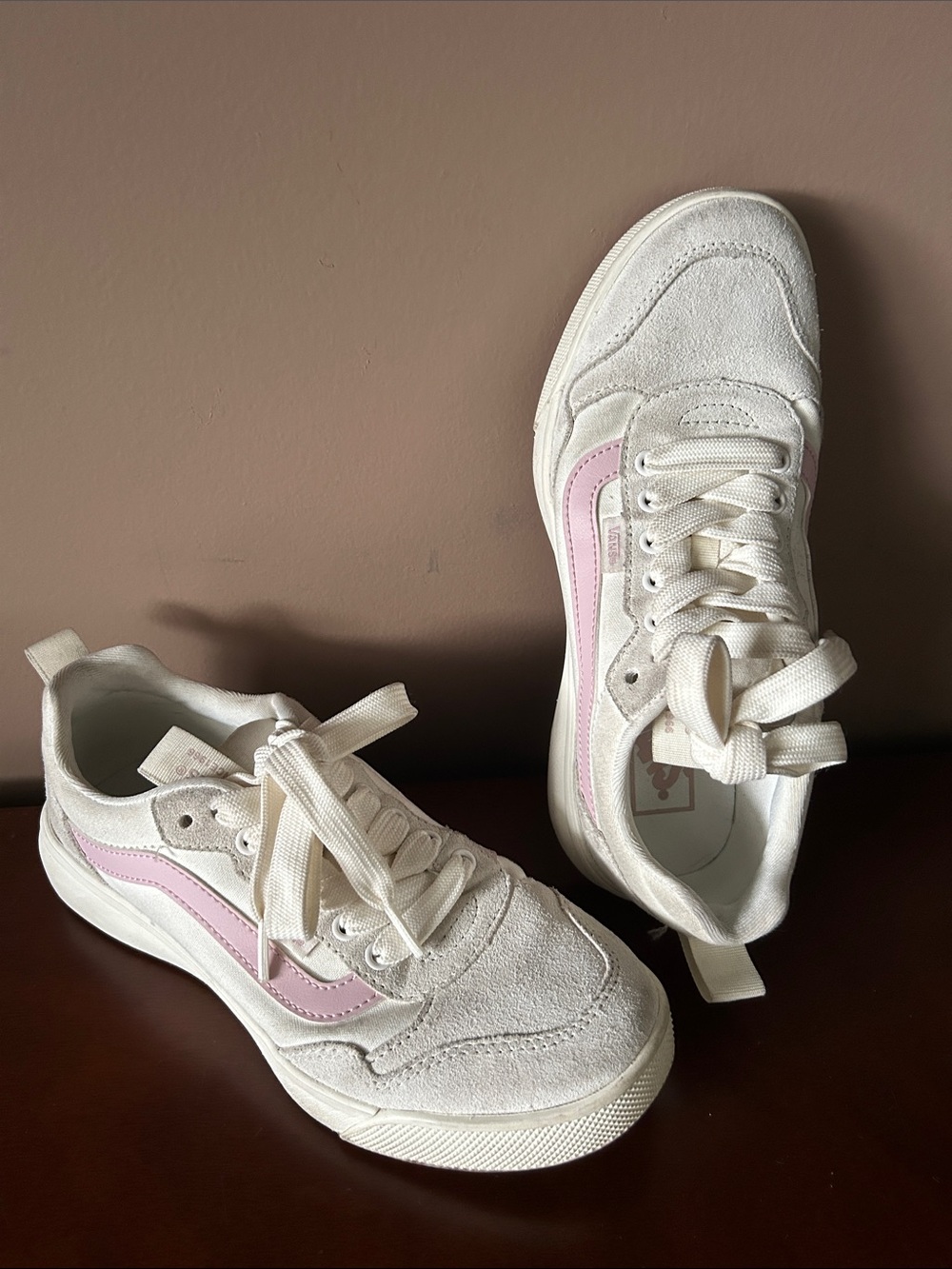 Vans Women's Range EXP Sneaker (slightly used)